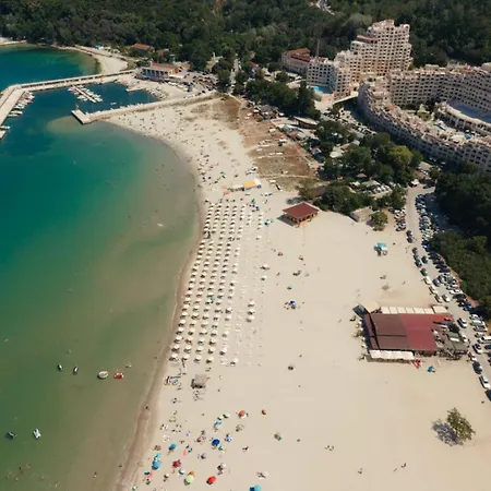 Apartment South Bay With Pool And Varna